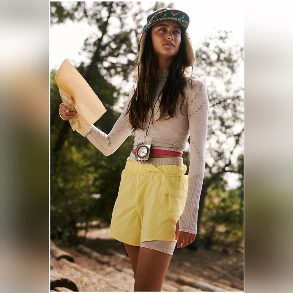 127. FREE PEOPLE Movement In The Wild Short in Glow